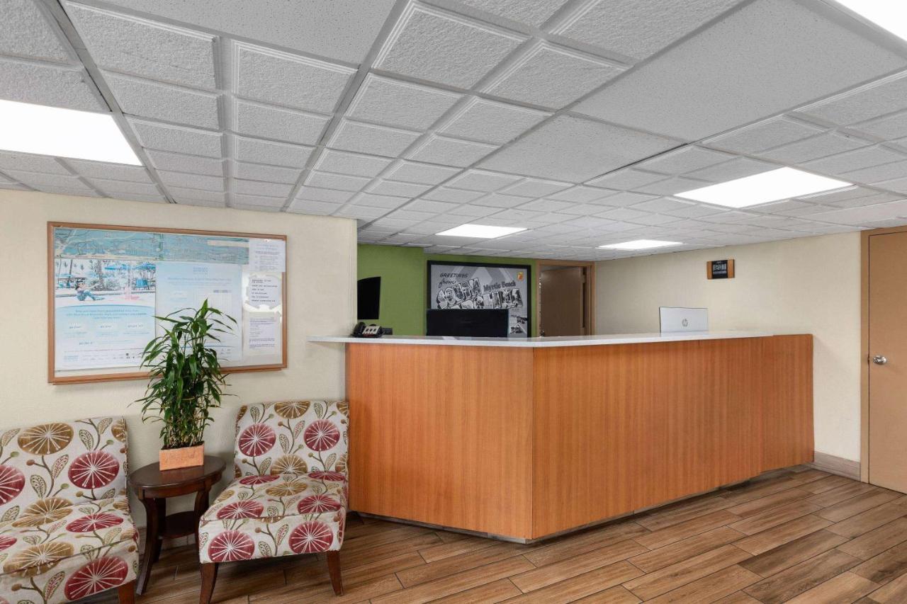 Super 8 By Wyndham Myrtle Beach/Market Common Area Luaran gambar
