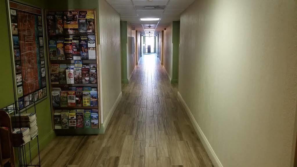 Super 8 By Wyndham Myrtle Beach/Market Common Area Luaran gambar